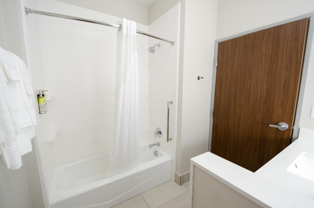 Holiday Inn Express & Suites Taylor By Ihg Exterior foto
