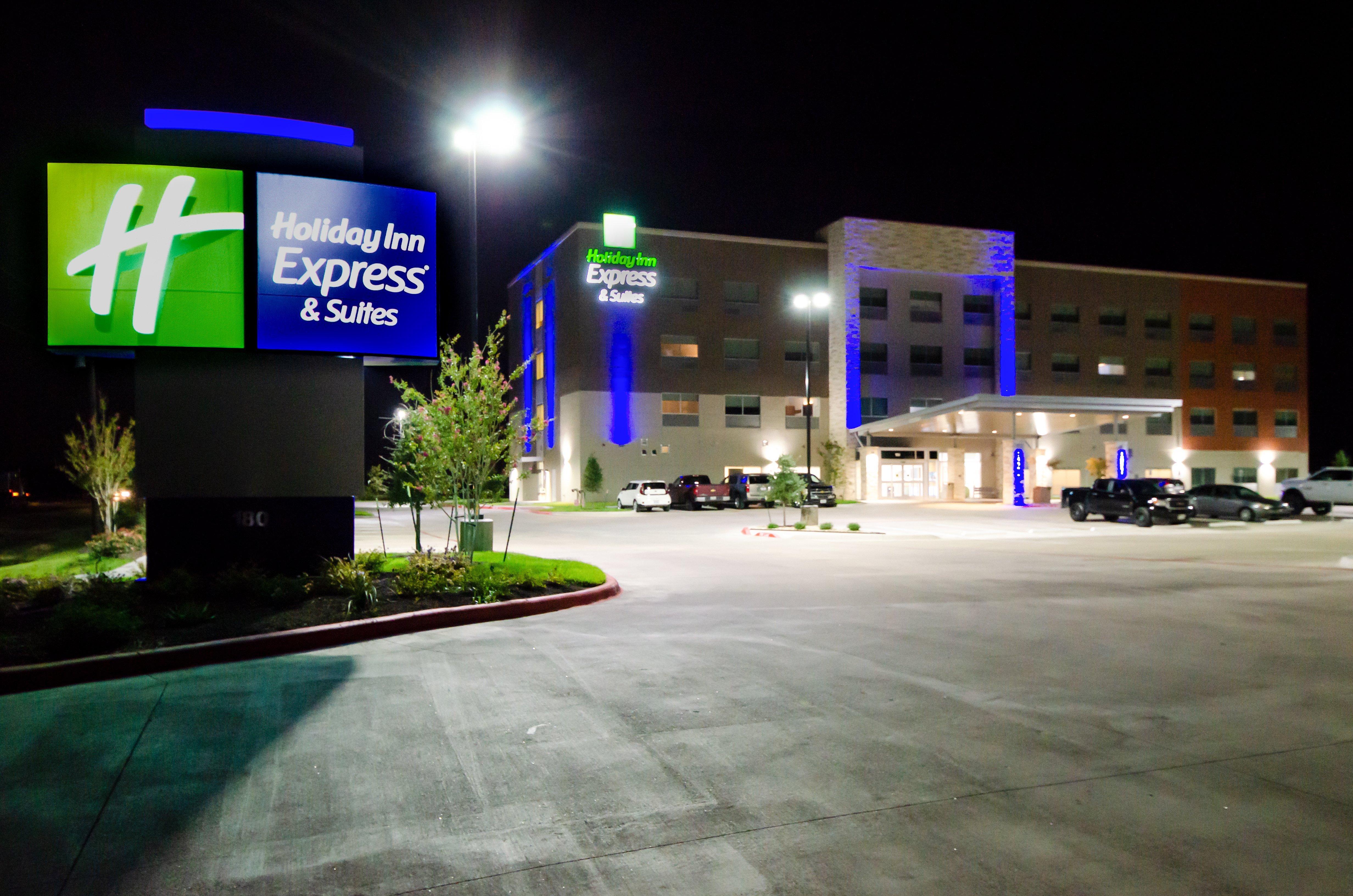 Holiday Inn Express & Suites Taylor By Ihg Exterior foto