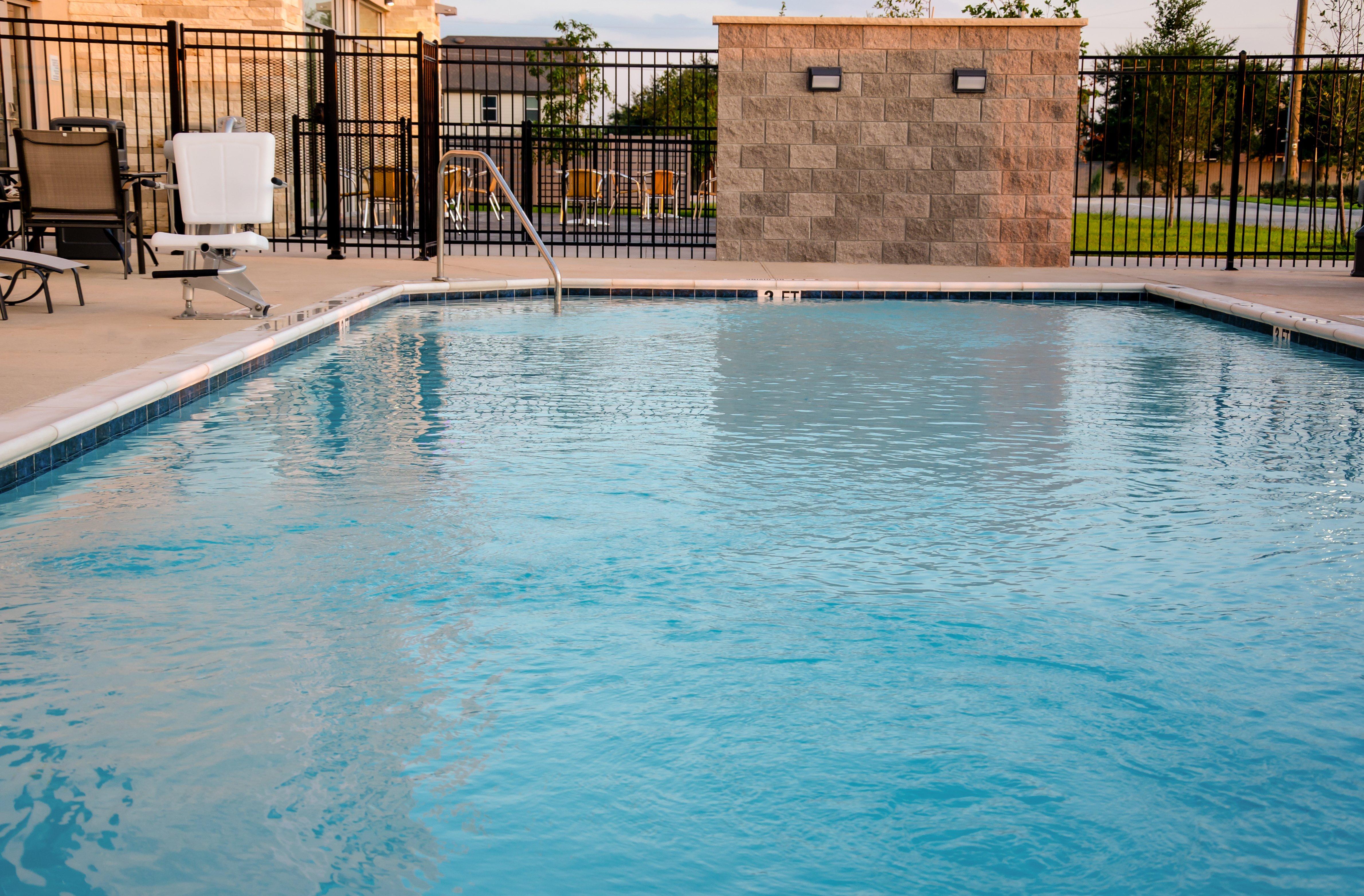 Holiday Inn Express & Suites Taylor By Ihg Exterior foto